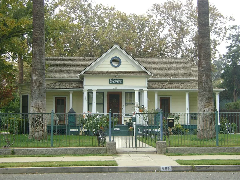 Craftsman-era home in Visalia, Tulare County